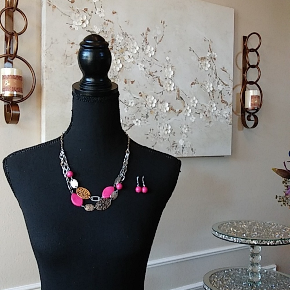 Pink And Silver Stament Necklace And Earrings Pendant Set.